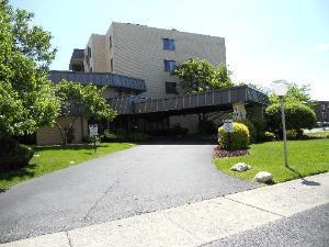 5840 W 104th St. #307, Oak Lawn, IL 60453