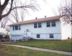 1501 Plymouth Cir., Carpentersville, IL 60110