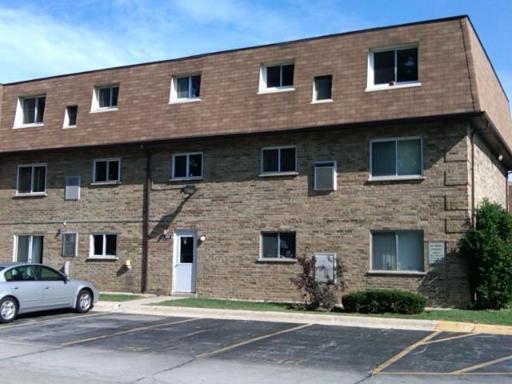 9426 Bay Colony Dr. #3W, Des Plaines, IL 60016