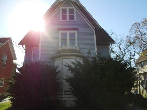 222 W Villa St., Elgin, IL 60120
