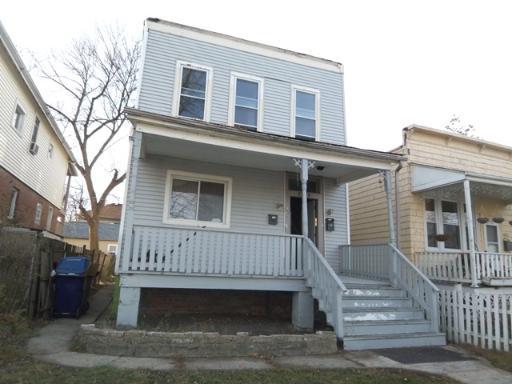 2142 Dewey Ave., Evanston, IL 60201
