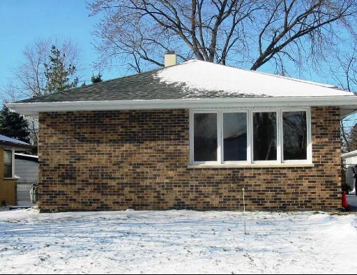 9534 S Meade Ave., Oak Lawn, IL 60453