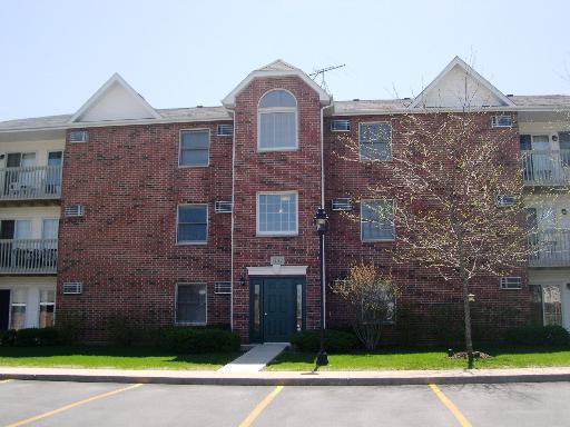 1352 Cunat Ct. #2B, Lake In The Hills, IL 60156