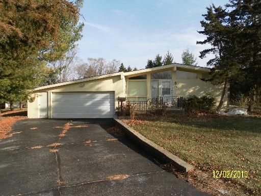 113 Sharon Ln., North Aurora, IL 60542