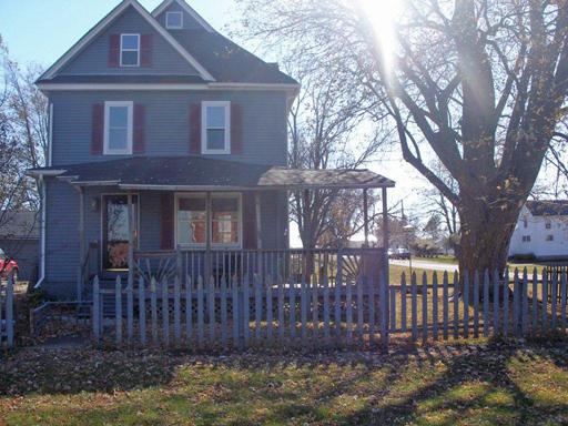 2523 Woods St., West Brooklyn, IL 61378