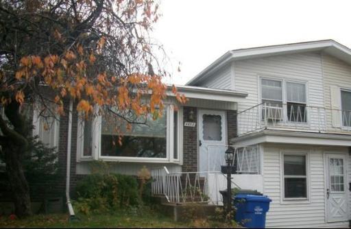 8805 N Robin Dr., Des Plaines, IL 60016