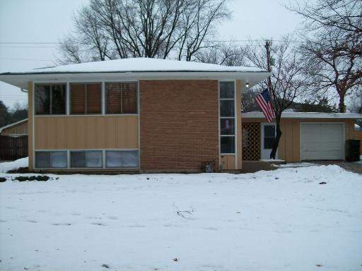 909 Emerald Dr., Naperville, IL 60540