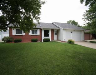 219 Maplewood Dr., North Aurora, IL 60542