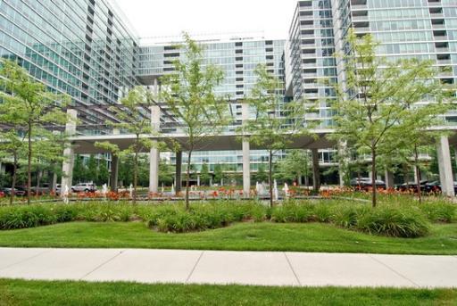 9715 Woods Dr. #811, Skokie, IL 60077