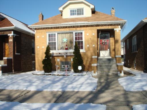 5524 W Roscoe St., Chicago, IL 60641