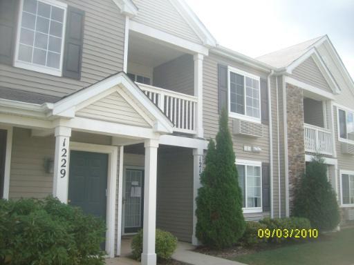 1213 Silverstone Dr., Carpentersville, IL 60110