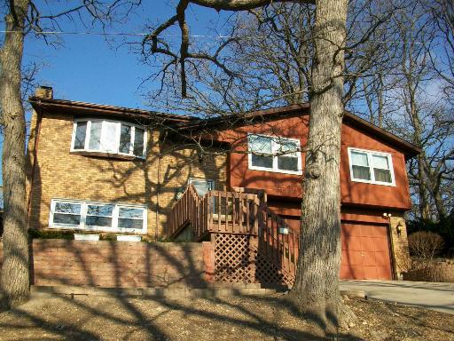533 Delaware Dr., Lake In The Hills, IL 60156