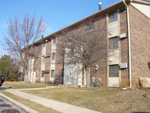 1 Cedar Ct. #4, Vernon Hills, IL 60061