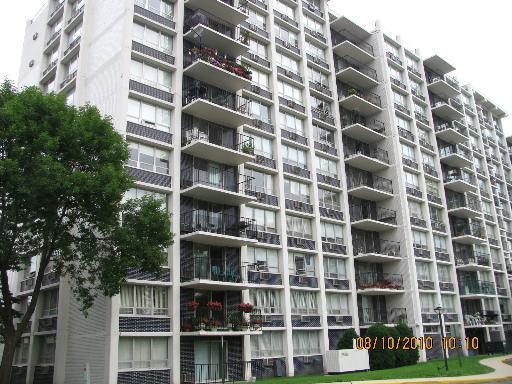 8815 W Golf Rd. #2G, Niles, IL 60714