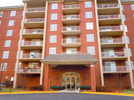 8300 Callie Ave. #207, Morton Grove, IL 60053