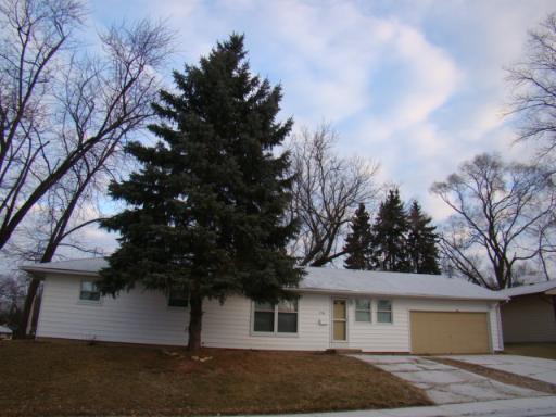 236 Sioux Ave., Carpentersville, IL 60110