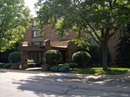 301 Lake Hinsdale Dr. #110, Willowbrook, IL 60527