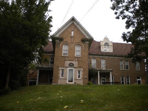 417 Hill St., East Dundee, IL 60118