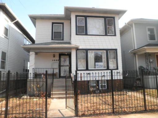 3805 N Sacramento Ave., Chicago, IL 60618