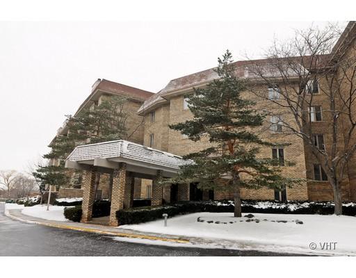 1250 Rudolph Rd. #3M, Northbrook, IL 60062