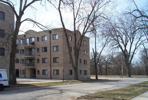 7335 Oakwood Ave. #2C, Lyons, IL 60534