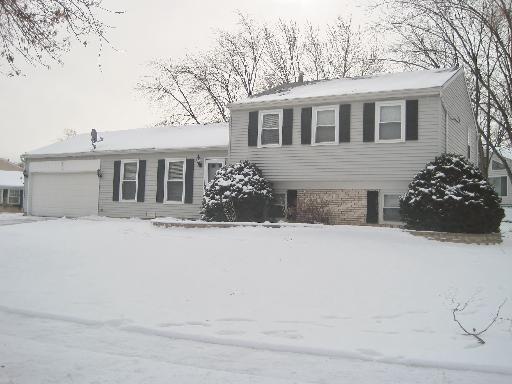 827 W Parker Ave., Schaumburg, IL 60194