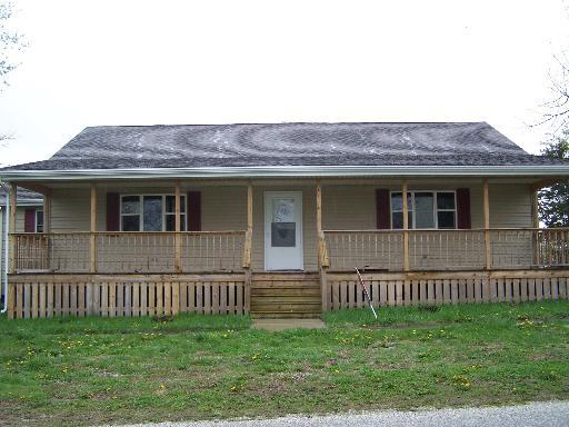301 E Arseneau St., Beaverville, IL 60912