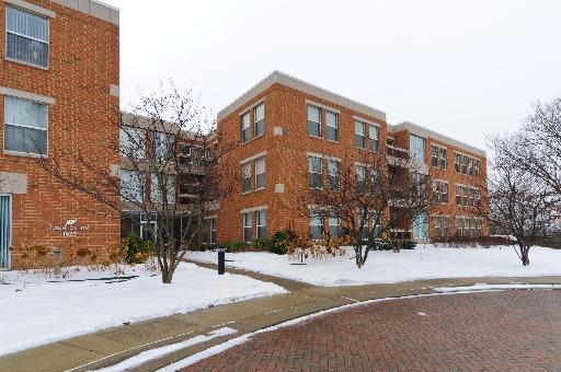 1925 Lake Ave. #103, Wilmette, IL 60091