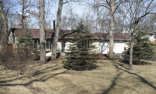 607 Hickory Rd., Woodstock, IL 60098