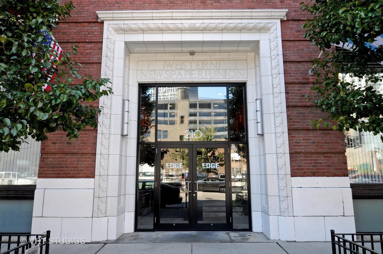 210 S Des Plaines St. #202, Chicago, IL 60661