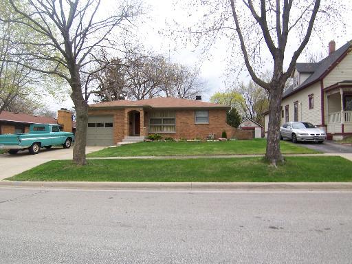 776 Murray Ave., Elgin, IL 60123