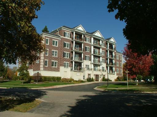 446 Mcdaniels Cir. #403, Clarendon Hills, IL 60514