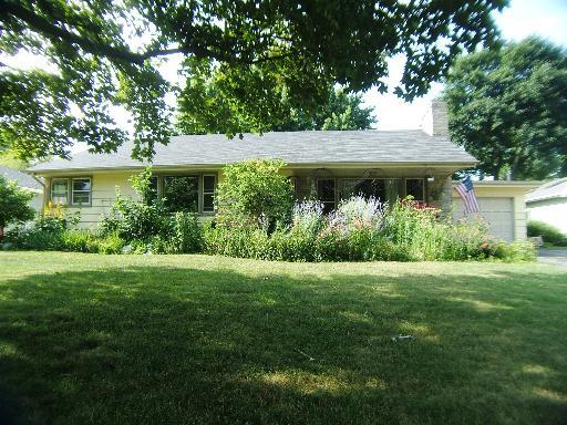 635 Braeburn Rd., East Dundee, IL 60118