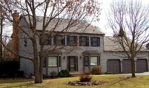 8909 Robin Hill Dr., Woodstock, IL 60098