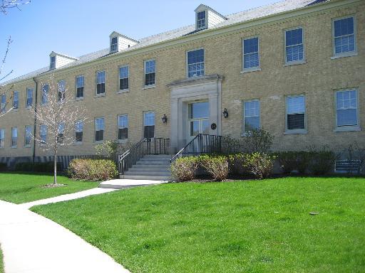 25 Ronan Rd. #104, Highwood, IL 60040