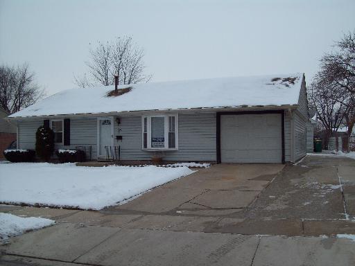 726 Geneva Ave., Romeoville, IL 60446