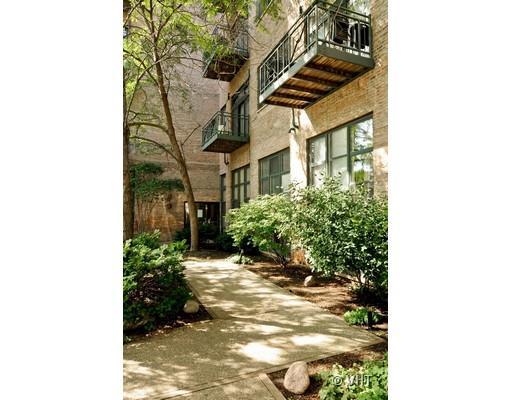 701 W Jackson Blvd. #305, Chicago, IL 60661