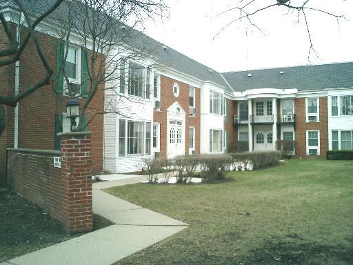 1998 Cherry Ln. #13A, Northbrook, IL 60062