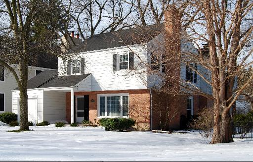 1028 Blackthorn Ln., Northbrook, IL 60062