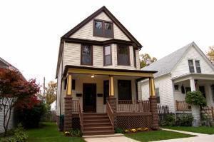 4421 N Harding Ave., Chicago, IL 60625