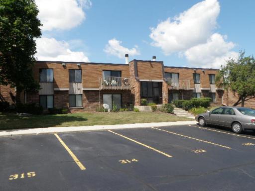 718 Tipperary Ct. #2C, Schaumburg, IL 60193