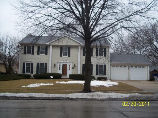 196 N Lyle Ave., Elgin, IL 60123