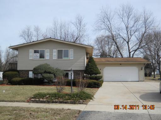 320 E Blackberry Ln., Yorkville, IL 60560