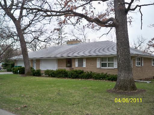 801 Woodlawn Dr., Dekalb, IL 60115