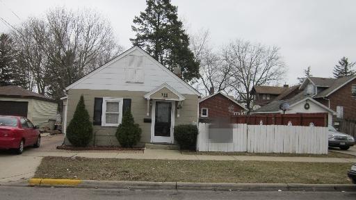 111 Elmwood Dr., Aurora, IL 60506