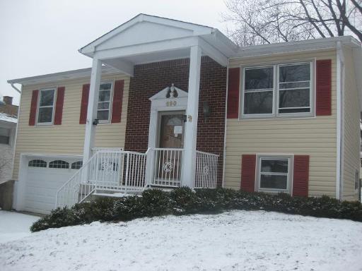 690 Macarthur Dr., Buffalo Grove, IL 60089