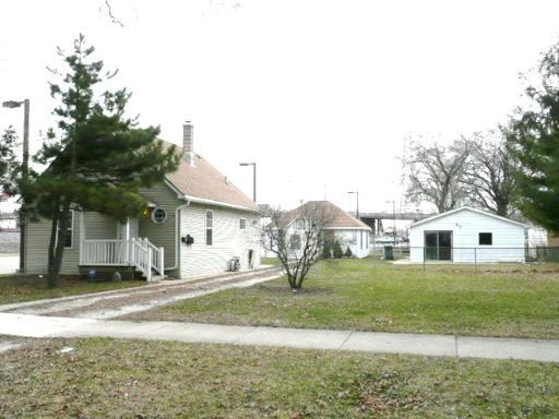 39 Hyde Park Ave., Bellwood, IL 60104