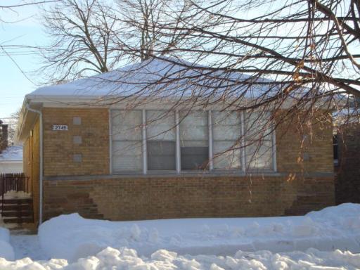 2745 W Morse St., Chicago, IL 60645