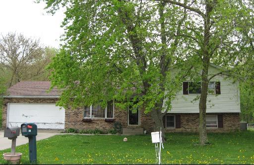 121 Valley View Dr., Seneca, IL 61360