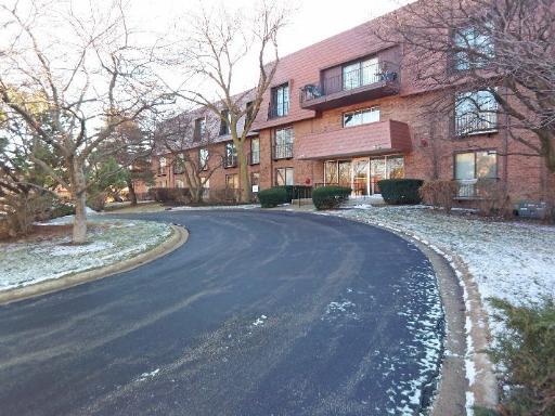 4000 Dundee Rd. #208, Northbrook, IL 60062